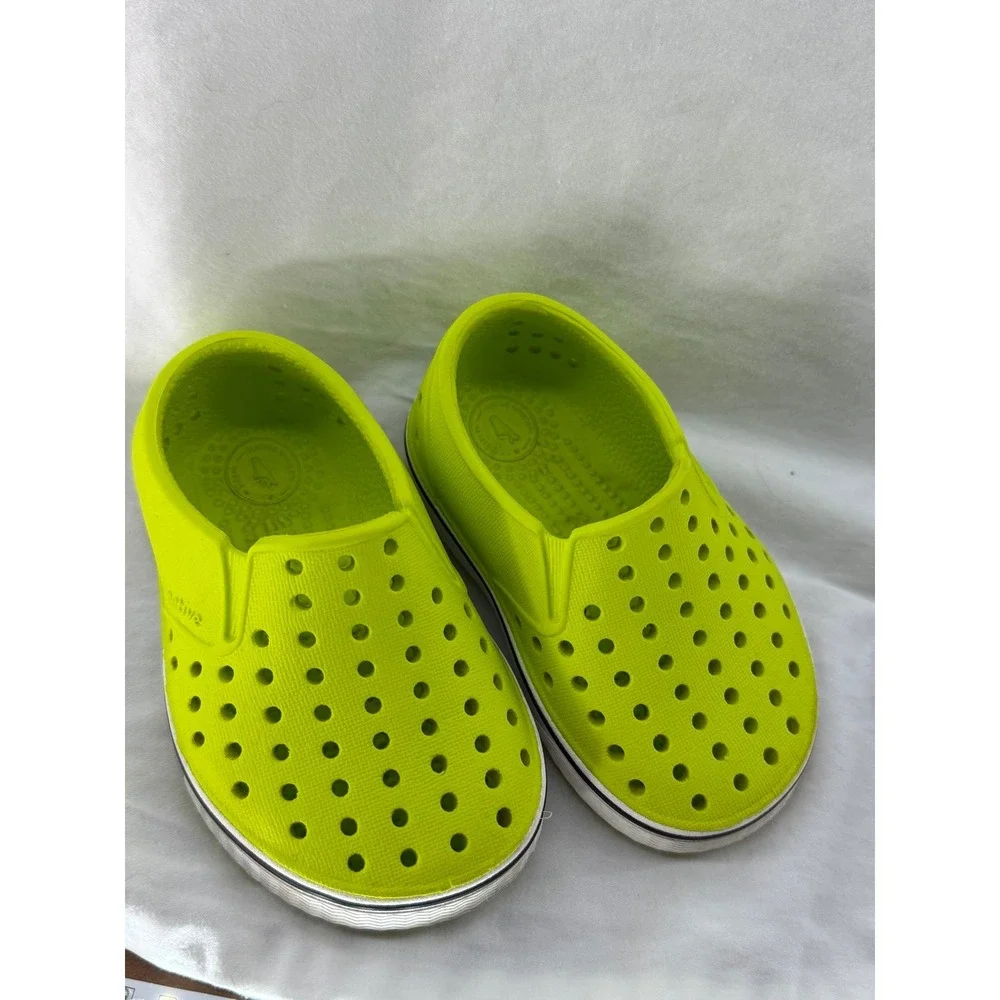 Native‎ Kids Shoes Miles Slip-On sneakers in Grasshopper Green/Shell White C4